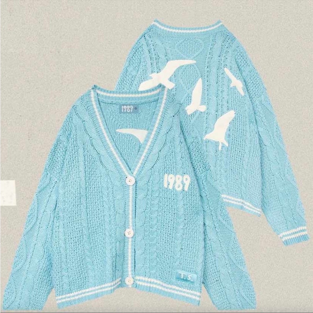 Taylor Swift 1989 Official Cardigan M/L (New In Hand Unopened)